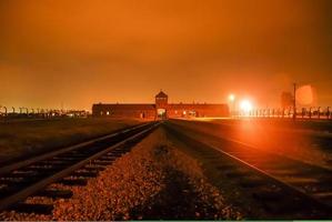 auschwitz, polen, 9. januar 2007. eingangstor der bahn birkenau im konzentrationslager auschwitz-birkenau. foto