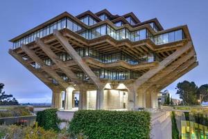 san diego, kalifornien - 19. juli 2020 - die geiselbibliothek an der universität von kalifornien san diego, la jolla, kalifornien foto