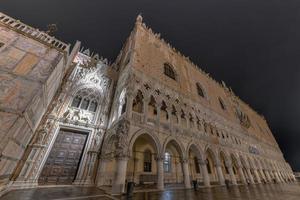 der dogenpalast in venedig, italien foto