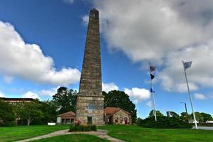 Das Groton Monument, auch Fort Griswold Monument genannt, ist ein Granitdenkmal in Groton, Connecticut, das den Verteidigern gewidmet ist, die während der Schlacht von Groton Heights am 6. September 1781 gefallen sind. foto