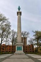 denkmal für henry hudson, eingeweiht am 6. januar 1938 im henry hudson park in der spuyten devil neighbhorhood von bronx, new york. foto