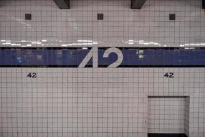 New York City - 20. April 2018 - U-Bahnstation 42nd Street Times Square entlang der Linie Eighth Avenue in New York City. foto