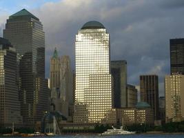 Die Skyline der Innenstadt von New York vom Hudson River aus gesehen foto