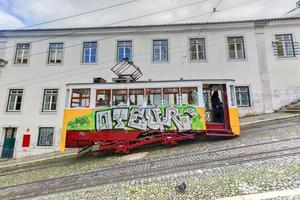 Lissabon, Portugal - 25. November 2016 - Standseilbahn Gloria im Stadtzentrum von Lissabon, Portugal. foto