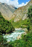 Urubamba-Fluss in der Nähe von Machu Picchu foto