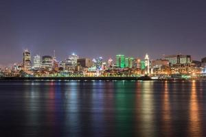 Skyline von Montreal bei Nacht foto