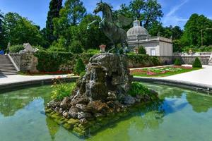 pegasus-brunnen oder pegasusbrunnen im mirabell-schlossgarten, salzburg, österreich. foto