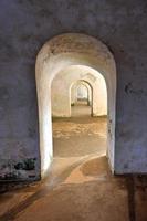 korridor von castillo san felipe del morro auch bekannt als fort san felipe del morro oder burg morro. Es ist eine Zitadelle aus dem 16. Jahrhundert in San Juan, Puerto Rico. foto