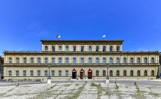 königsbau in münchen residenz blick vom max-joseph-platz - münchen, bayern, deutschland foto