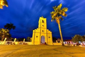 Heiliges Herz Jesu Kirche in Vinales, Kuba in der Abenddämmerung. foto