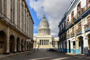Havanna, Kuba - 8. Januar 2017 - Gebäude der nationalen Hauptstadt in Havanna, Kuba. foto