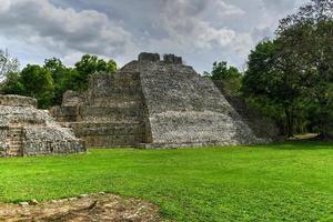 Edzna ist eine Maya-Ausgrabungsstätte im Norden des mexikanischen Bundesstaates Campeche. Tempel des Südens. foto