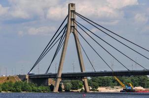 Moskauer Brücke in Kiew, Ukraine. Seitdem wurde sie in Pivnichnyi-Brücke umbenannt. foto