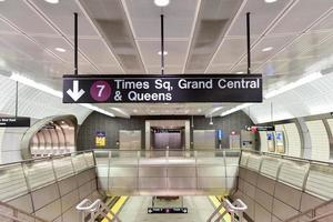 34th Street - U-Bahn-Station Hudson Yards 7, die im September 2015 in New York City eröffnet wurde, circa im Mai 2022 foto