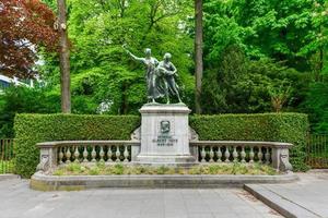 denkmal zur erinnerung an general albert thys, pionier der belgischen kolonialunternehmen im kongo und treuer helfer von könig leopold ii. foto