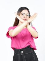 verschränkte Arme Ablehnung Geste der schönen asiatischen Frau isoliert auf weißem Hintergrund foto