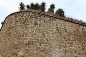 Wand einer alten Festung im Norden Israels. foto