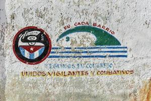 revolutionäre propaganda, cdr-zeichen, das das komitee zur verteidigung der revolution in havanna, kuba, 2022 darstellt foto