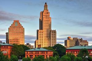 111 Westminster Street in Providence, Rhode Island bei Sonnenuntergang. mit 428 ft ist es das höchste gebäude in der vorsehung. foto