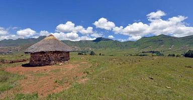 traditionelles haus in lesotho foto