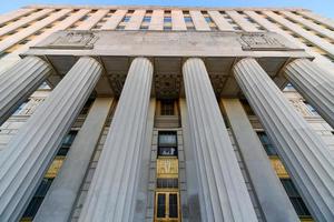 Das Bronx County Courthouse, auch bekannt als Mario Merola Building, ist ein historisches Gerichtsgebäude in den Stadtteilen Concourse und Melrose der Bronx in New York City, 2022 foto