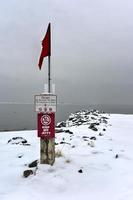 Winterschnee am Strand foto