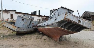 altes fischerschiff auf der insel olchon foto