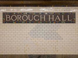 new york city - 28. februar 2019 - borough hall u-bahnhaltestelle entlang der new yorker u-bahn. foto