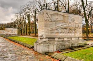 sowjetisches kriegerdenkmal im treptower park, berlin, deutschland panorama foto