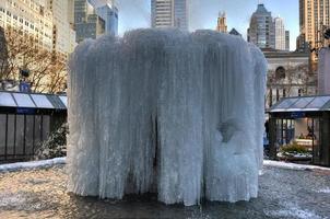 Bryant Park Brunnen, gefroren - New York foto