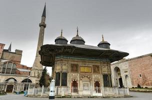 brunnen von sultan ahmed iii - istanbul, türkei foto