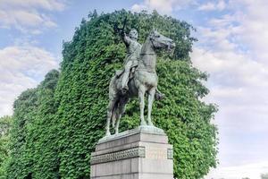 denkmal für simon bolivar, südamerikanischer politischer führer, in paris, frankreich foto