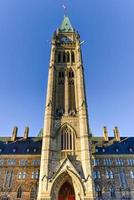 Parliament Hill und das kanadische Parlament in Ottawa, Kanada im Winter. foto