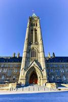 Parliament Hill und das kanadische Parlament in Ottawa, Kanada im Winter. foto