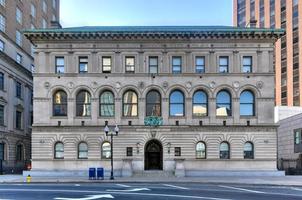 Newark Public Library, Hauptniederlassung. Das von Rankin und Kellogg entworfene Gebäude, ein architektonisches Wunderwerk, wurde vom Palazzo Strozzi aus dem 15. Jahrhundert in Florenz, Italien, beeinflusst. foto