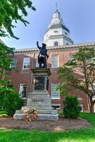 baron johann dekalb statue vor dem maryland state capital building in annapolis, maryland am sommernachmittag. Es ist das älteste State Capitol aus dem Jahr 1772, das kontinuierlich von der Gesetzgebung genutzt wird. foto