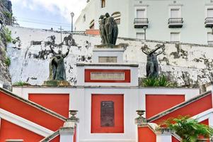 statuen des platzes des erbes amerikas in san juan, puerto rico, 2022 foto