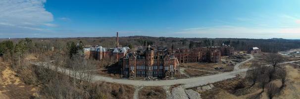 Das Hudson River State Hospital ist ein ehemaliges psychiatrisches Krankenhaus des Staates New York, das von 1873 bis zu seiner Schließung Anfang der 2000er Jahre betrieben wurde. foto