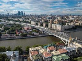 luftaufnahme der skyline der stadt in moskau, russland während des tages. foto