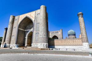 Bibi-Khanym-Moschee in Samarkand, Usbekistan. im 15. Jahrhundert war sie eine der größten und prächtigsten Moscheen der islamischen Welt. foto