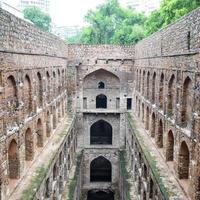 agrasen ki baoli - schritt gut gelegen in der mitte von connaught platziert neu delhi indien, alte antike archäologie konstruktion foto