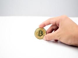 hand fangen gold bitcoin isoliert kopierraum foto