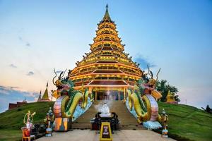 chinesischer tempel - wat hyua pla kang, chiang rai, thailand foto