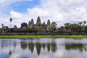 angkor wat ist eine tempelanlage in kambodscha und das größte religiöse denkmal der welt foto