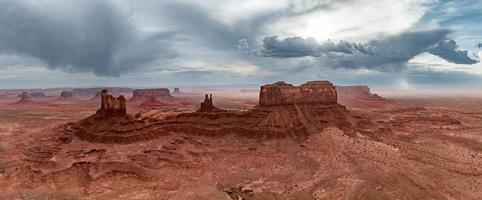 Luftaufnahme der Felsformationen im Monument Valley. foto