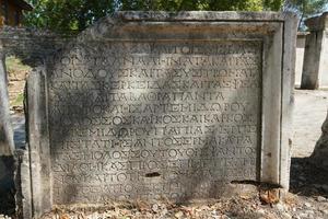 Inschrift in der antiken Stadt Aphrodisias in Aydin, Türkei foto