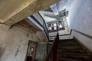 Das verlassene Immigrantenkrankenhaus von Ellis Island. es war das erste öffentliche gesundheitskrankenhaus der vereinigten staaten, das 1902 eröffnet wurde und bis 1930 als krankenhaus betrieben wurde. foto