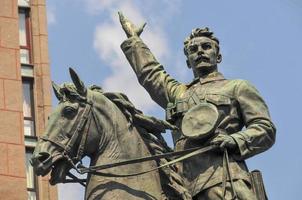 denkmal für nikolay shchors in kiew, ukraine. er war kommandant der roten armee, mitglied der russischen kommunistischen partei, berühmt für seinen persönlichen mut während des russischen bürgerkriegs. foto