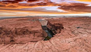 luftaufnahme des grand canyon flussaufwärts des colorado river glen canyon dam in arizona foto