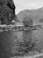 Flam und der Aurlandsfjord in Norwegen foto